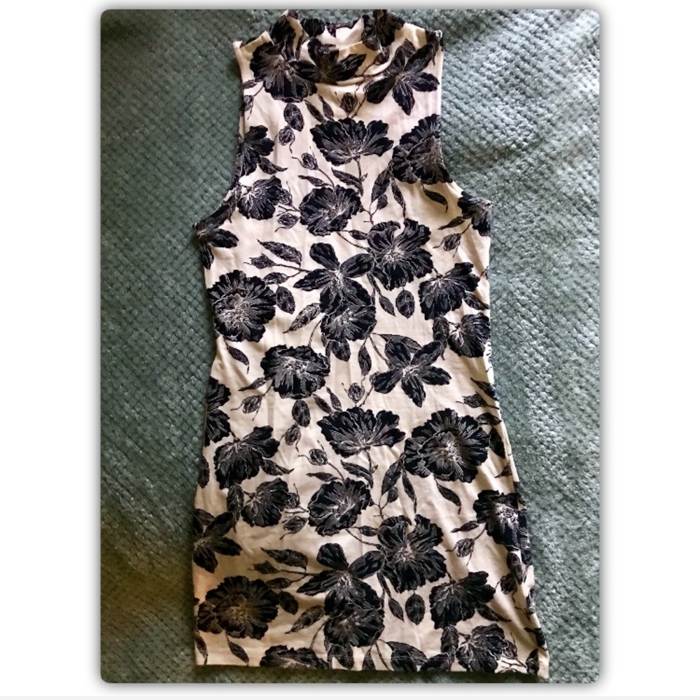Forever21 sleeveless mock neck floral dress